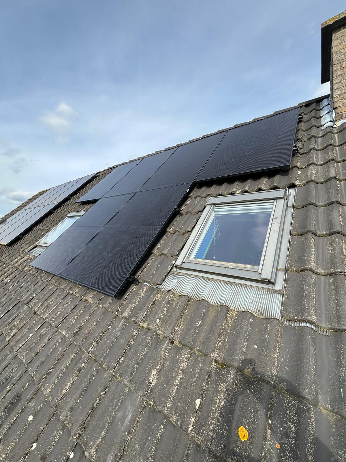 Zonnepanelen installatie op woning